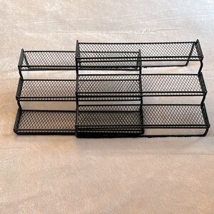 Set of 2 metal shelves